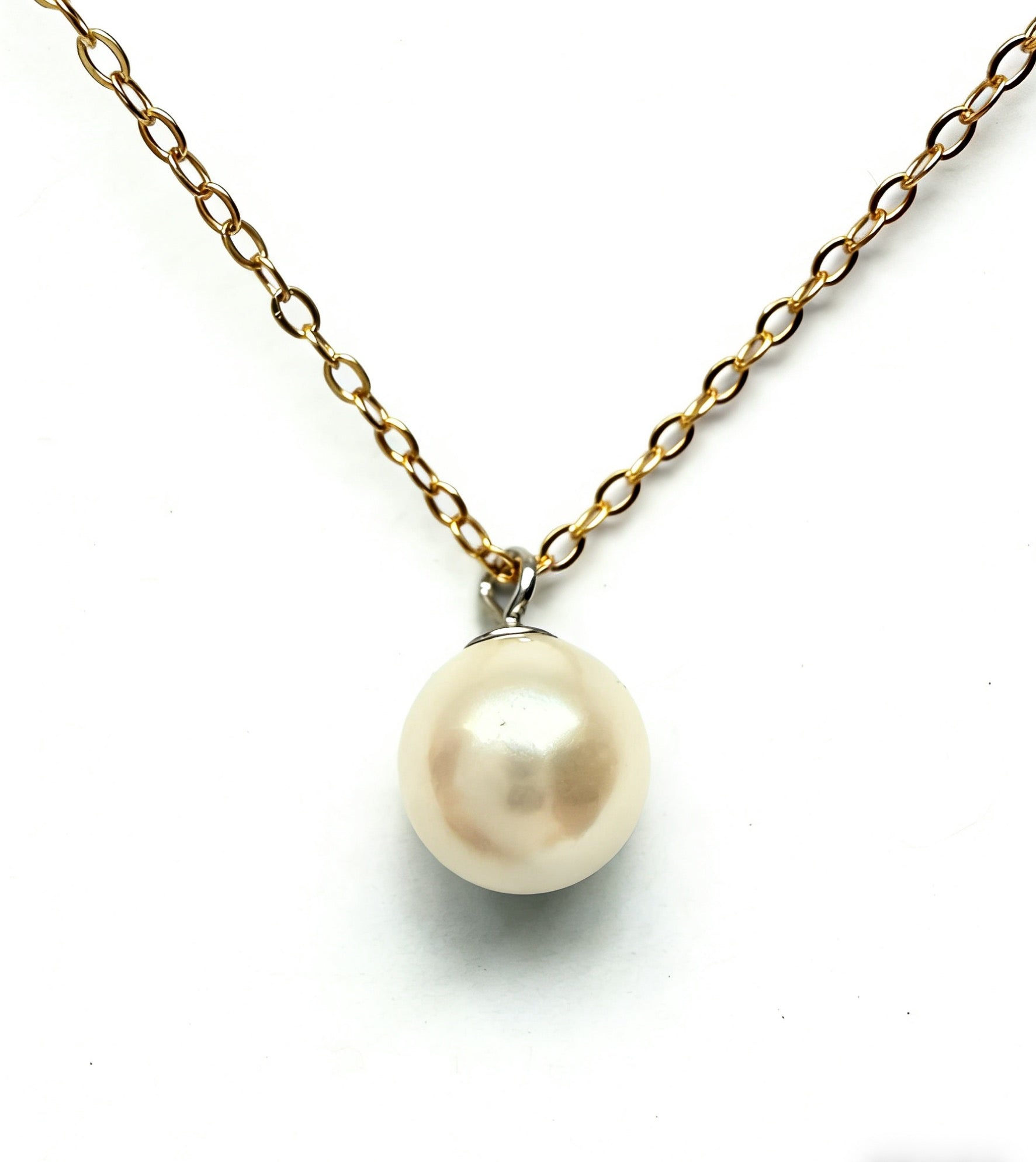 Luvymia 7mm Hepu saltwater pearl pendant necklace with a gold-plated chain.