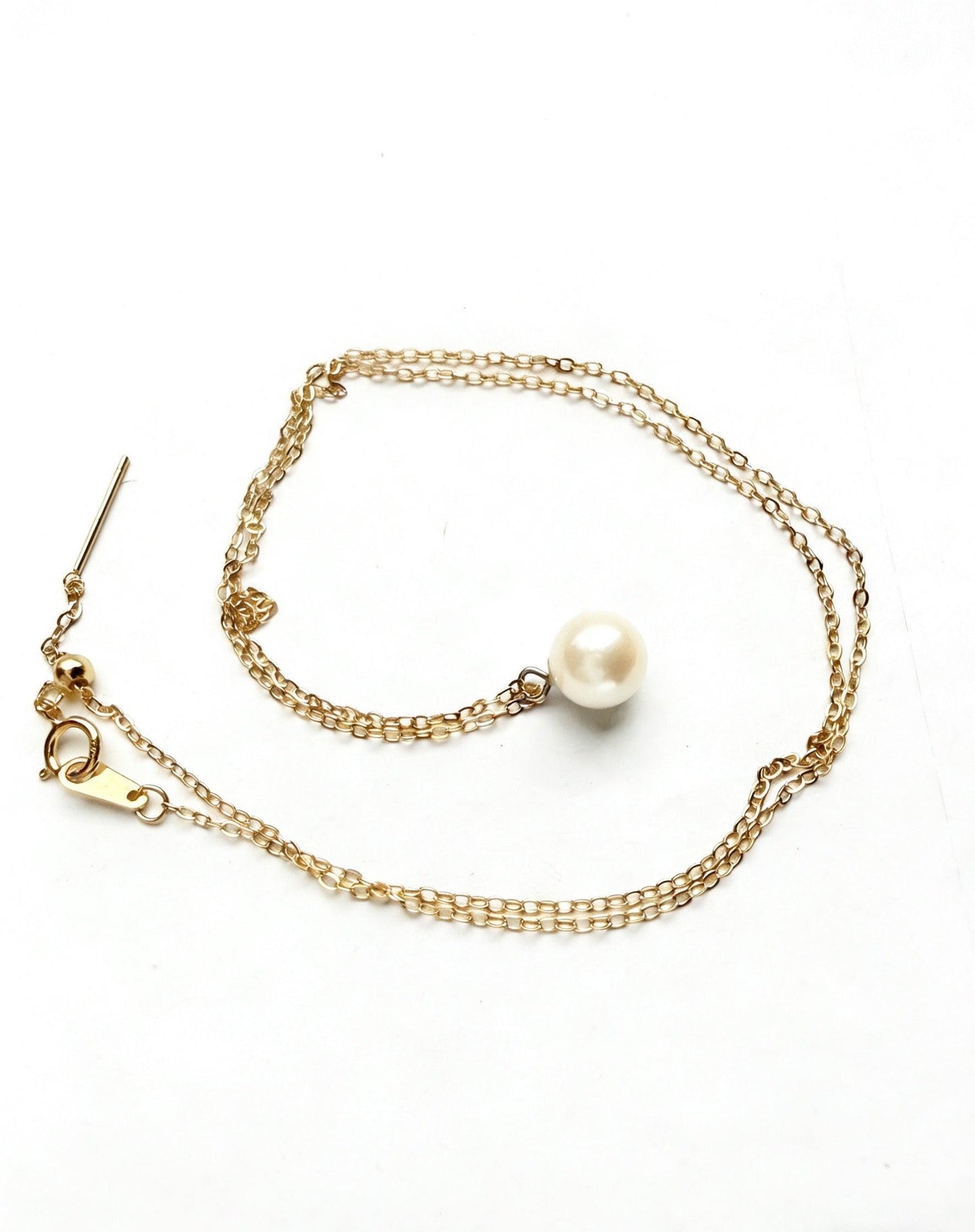 7mm Hepu saltwater pearl pendant necklace with a gold-plated chain on a white background.