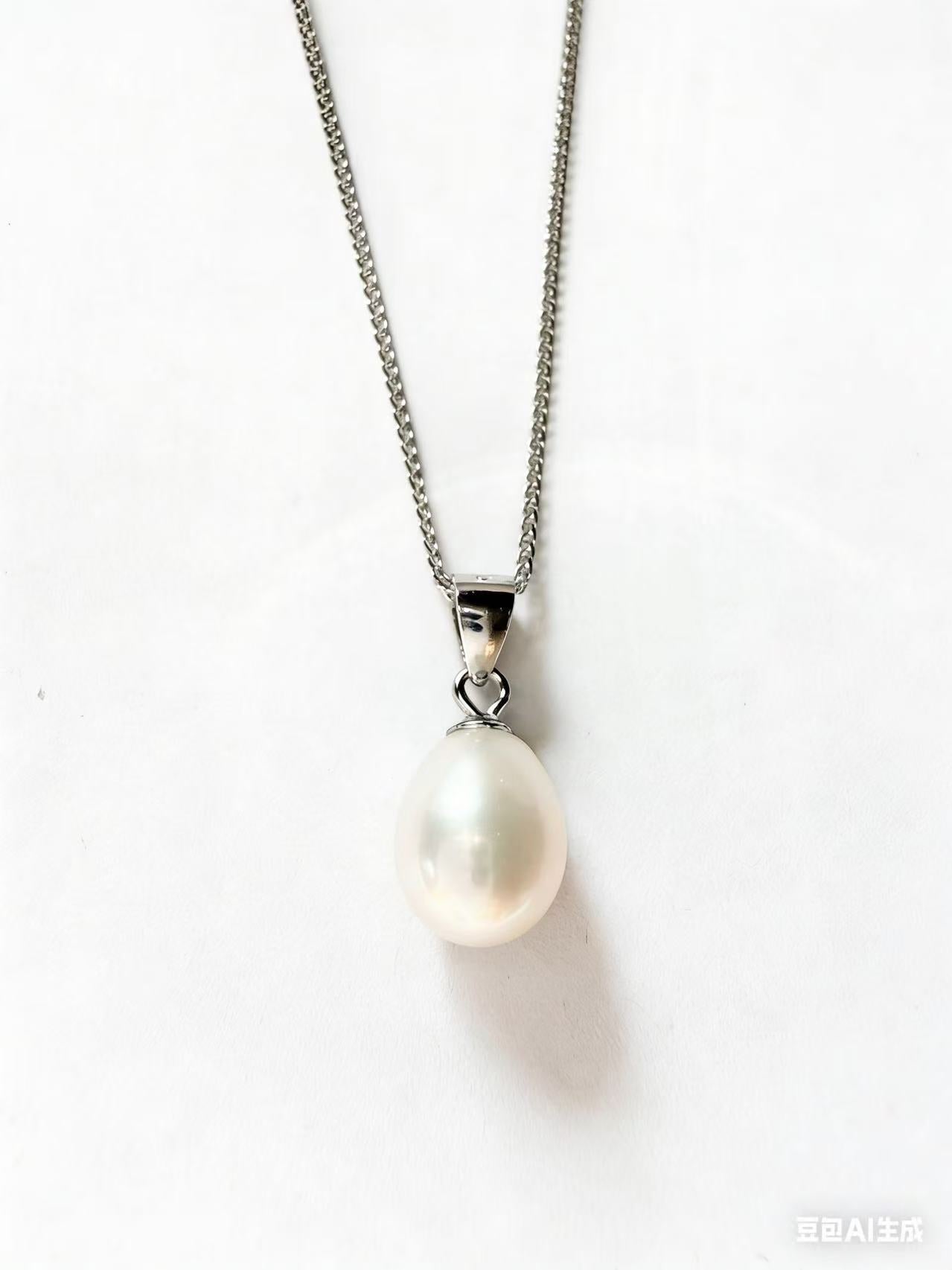 Baroque freshwater pearl pendant necklace with a cream-white pearl on a delicate 925 sterling silver chain.