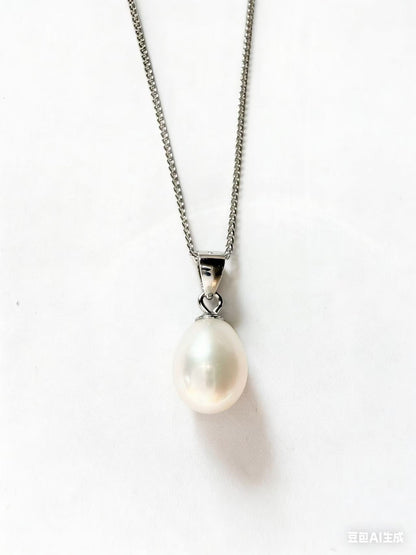 Baroque freshwater pearl pendant necklace with a cream-white pearl on a delicate 925 sterling silver chain.