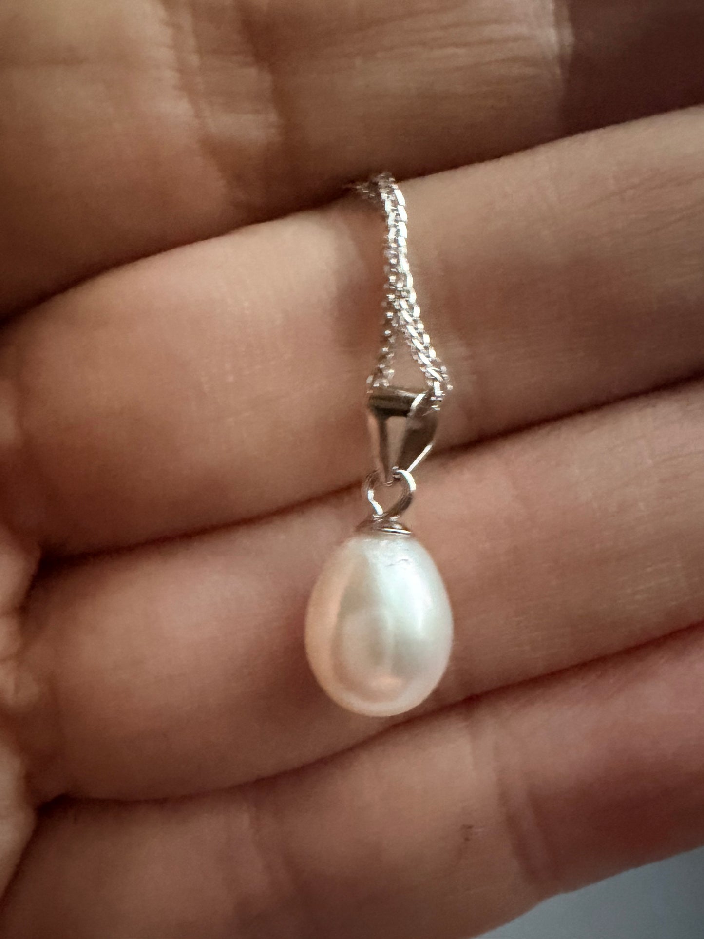 Baroque freshwater pearl pendant necklace with a cream-white pearl and delicate 925 sterling silver chain.