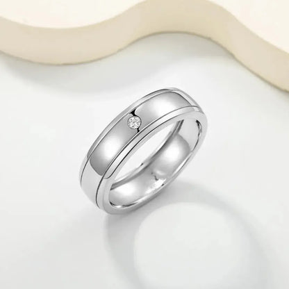 Men's minimalist S925 silver wedding ring with a single D-color moissanite and double rail design.